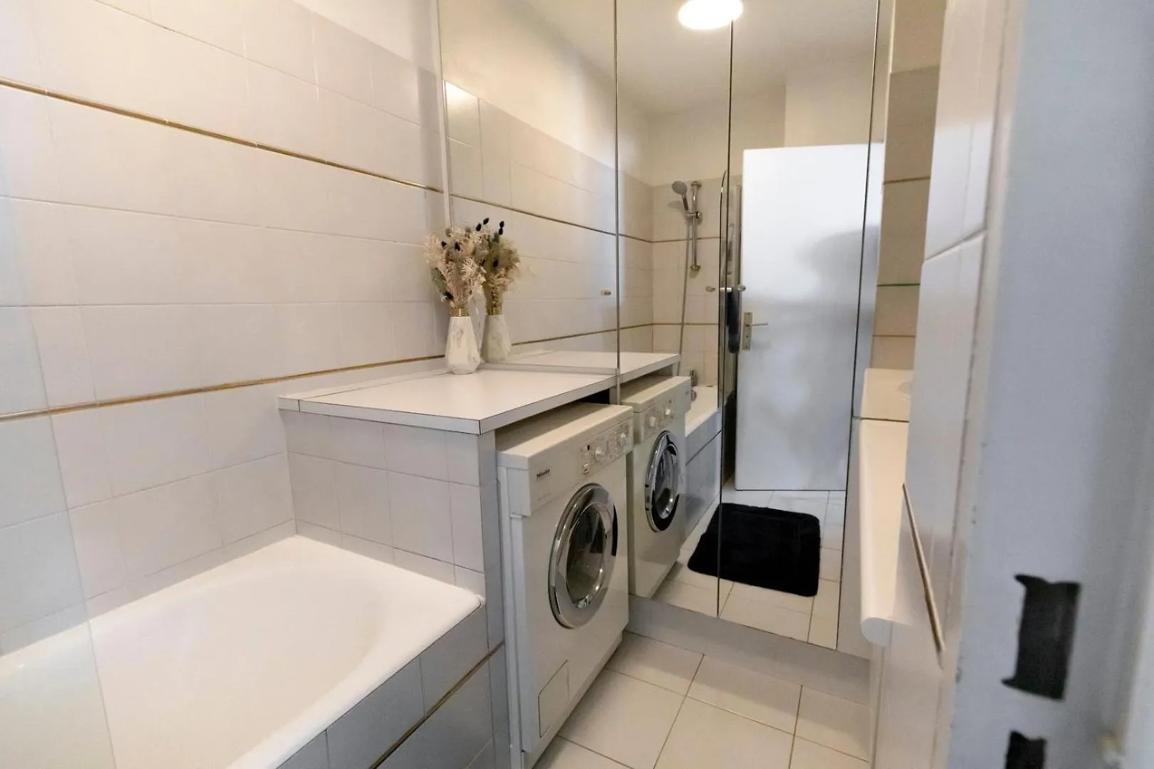 Elegant A Montmartre Apartment Paris