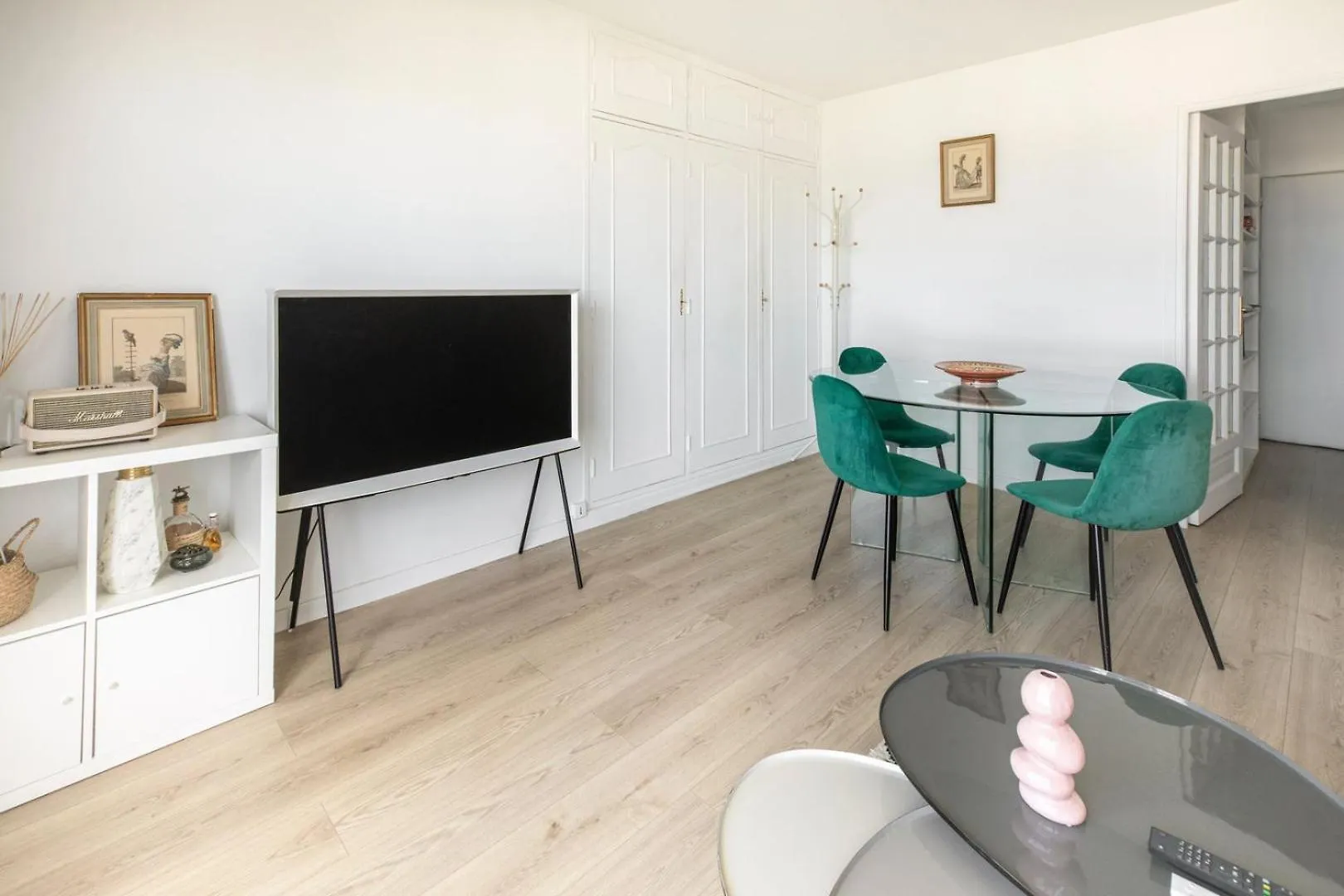 Elegant A Montmartre Apartment Paris
